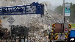 Mašine pretražuju ruševine zgrade Šemplejn koja se srušila 24. juna