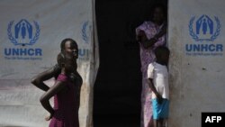 Perempuan dewasa dan anak-anak yang menjadi pengungsi dan tidak memiliki kewarganegaraan berisiko lebih tinggi dalam mengalami kekerasan berbasis gender. (Foto: ilustrasi).