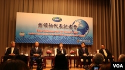 នេះ​ជា​សន្និសីទ​កាសែត​មុន​កិច្ចប្រជុំ​កំពូល​មេដឹកនាំ​នៃ​កិច្ចសហប្រតិបត្តិការ​សេដ្ឋកិច្ច​អាស៊ី​ប៉ាស៊ីហ្វិក (APEC)។