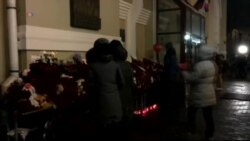 Russians Pay Tribute to Victims of Plane Crash