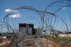 미국 서부 캘리포니아 멕시코 접경의 철조망.