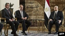 Egypt’s interim president Adly Mansour (R) meets with Russian Foreign Minister Sergey Lavrov (2-L), and Russian Defense Minister Sergei Shoygu (L) on November 14, 2013 at the presidential palace in Cairo. (AFP) 