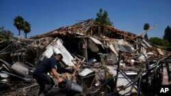 የሌባኖሱ ሄዝቦላ ከሃምሳ የሚበልጡ ሮኬቶችን ዛሬ ወደ እስራኤል ያስወነጨፈ ሲሆን ጎላን ሃይትስ በሚገኙ በርካታ የግል መኖሪያ ቤቶችን አፍርሷል።