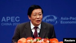 Menteri Keuangan China Lou Jiwei dalam pertemuan para menteri keuangan APEC di Beijing, 22 Oktober 2014 (Foto: dok).