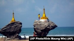 ငွေဆောင်ကမ်းခြေ ပုသိမ်မြို့နယ် (AP Photo မေ ၂၀၁၅)