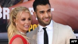 سام اصغری و بریتنی اسپیرز ۱۴ ماه پیش ازدواج کردند. 