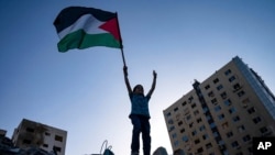 Palestinska zastava na ruševinama u Gazi