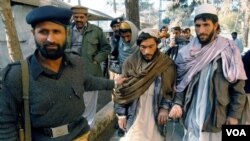 Pemerintah Pakistan melakukan pembicaraan awal dengan perwakilan Taliban Pakistan (21/11).