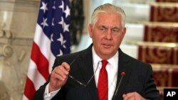 중동 순방에 나선 틸러슨 미국 국무장관이 12일 이집트 카이로에서 가진 기자회견에서 미-북 대화 가능성에 관해 언급했다.