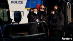 10일 서울 한남동 대통령 관저 앞을 경호 인력들이 지키고 서있다.