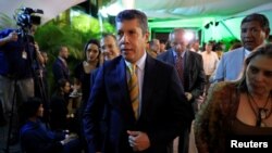 Venezuelan opposition presidential candidate Henri Falcon (C) leaves after registering his candidacy for president at the National Electoral Council (CNE) headquarters in Caracas, Feb. 27, 2018.