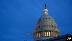 រូបឯកសារ៖ វិមាន​រដ្ឋសភា​សហរដ្ឋអាមេរិក​ក្នុង​រដ្ឋធានី​វ៉ាស៊ីនតោន ថ្ងៃ​ទី ១៦ ខែមីនា ឆ្នាំ២០២០។ 