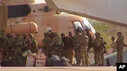 Ruski plaćenici se ukrcavaju u helikopter na severu Malija