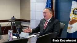 마이크 폼페오 미 국무장관이 15일 워싱턴의 민간단체 '애틀랜틱카운슬'과 온라인 대담을 하고 있다.