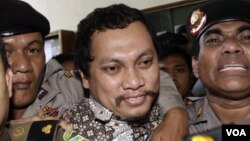 Terdakwa Gayus Tambunan saat menghadiri sidang vonis penjatuhan hukumannya. (Foto: Dok)