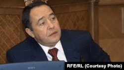 Mixail Lesin 1999-2004 yillarda Axborot vaziri, 2004-2009 yillarda esa prezident maslahatchisi bo'lgan 