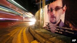 지난 달 스노든이 머물렀던 홍콩 시내에, 스노든을 지지하는 포스터가 걸려있다.