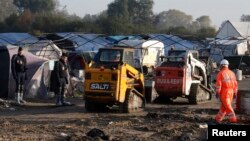 法国加莱的“丛林”难民营开始最后的拆除工作。