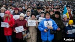 Scores of people are seen taking part in a peace march in Kyiv, Ukaine, Jan. 18, 2015.