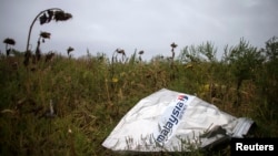 Sebuah puing dari pesawat Malaysia Airlines penerbangan MH17 terlihat di Hrabove, Donetsk, Ukraina bagian timur, 9 September 2014.