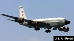 미 공군 코브라볼(RC-135S) 정찰기.