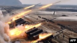 북한 조선인민군 대연합부대들이 7일 모처에서 포사격 훈련을 하고 있다. 조선중앙통신이 다음날 공개한 사진.