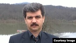 رضا شهابی، فعال کارگری زندانی و از اعضای هیئت مدیره سندیکای کارگران شرکت واحد اتوبوسرانی تهران. آرشیو