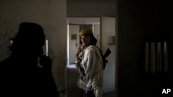 هر چند مشخص نیست که چند شهروند امریکا نزد طالبان گروگان اند، بر بنیاد گزارش رسانه‌های امریکایی هنوز هم جورج گلزمن و محمود شاه حبیبی دو شهروند دیگر امریکا در افغانستان زندانی اند.