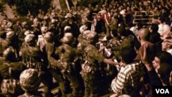 Pasukan keamanan Mesir dituduh melakukan tindak kekerasan terhadap para demonstran saat penggulingan Mubarak.