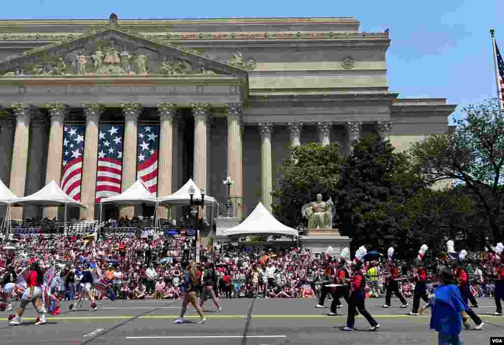 华盛顿独立日庆祝游行即景。(2025年7月4日)