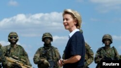 Menteri Pertahanan Jerman, Ursula von der Leyen di Niederstetten, Jerman, 20 Agustus 2018. (Foto: dok).