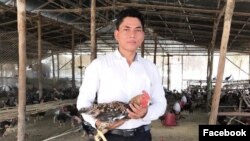 លោក នី ណាក់ សហគ្រិនកសិកម្ម ដែល​ត្រូវ​បាន​ចាប់​ខ្លួន​កាល​ពី​ថ្ងៃទី១១ ខែ​ធ្នូ ឆ្នាំ២០២០ ក្រោយ​បង្ហោះសារ​ត្រាប់​តាម​លោក​នាយករដ្ឋមន្ត្រី ហ៊ុន សែន។ (រូបថត៖ Facebook/Nak Ny)