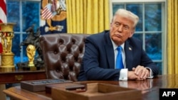 "Počećemo tako što ćemo nazvati ukrajinskog predsjednika Zelenskog da ga obavijestimo o razgovoru, što ću upravo sada raditi", rekao je Trump na svojoj platformi za društvene mreže Truth Social.