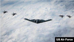 بمب‌افکن و جنگده‌های آمریکایی - آرشیو