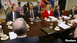 Presiden Barack Obama mengadakan pertemuan dengan beberapa Gubernur negara bagian AS di Gedung Putih, Selasa (4/12). 