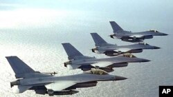 독도 상공을 비행하고 있는 한국의 KF-16 전투기(자료사진)