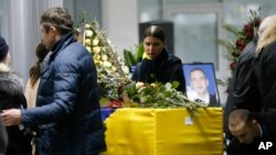 지난 1월 이란 테헤란 상공에서 격추된 우크라이나 항공(UIA) 여객기 희생자 추도식이 우크라이나 키예프에서 열렸다. 