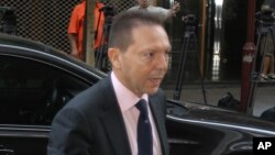 Menteri Keuangan Yunani, Yannis Stournaras menghadiri pertemuan dengan para auditor Uni Eropa, Dana Moneter Internasional, dan Bank Sentral Eropa di Athena untuk meninjau kemajuan langkah penghematan Yunani (26/7).