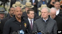 Daga hannun hagu: Gwamnan jihar Maryland, Wes Moore.