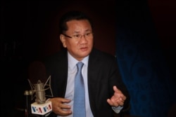 Former North Korean official Ri Jong Ho speaks to VOA's Korean Service.