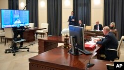 블라디미르 푸틴 러시아 대통령이 26일 모스크바에서 화상으로 G20 정상회의에 참가했다.