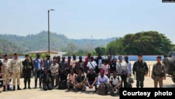 ၃၀၊ ၃၊ ၂၀၂၄ ရက်နေ့တွင် DKBA ဒီမိုကရေစီအကျိုးပြုကရင်တပ်မတော်က ယူဂန်ဒါနိုင်ငံသားတများကို ကယ်ဆယ်ပြီး ထိုင်းဘက်သို့ ပြန်လည်လွှဲပြောင်းပေးခဲ့။ (Photo: DKBA)