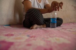 중국 랴오닝성 차오양에서 살고 있는 탈북 여성이 탈북민 인신매매 피해 실태를 조사하는 기자와 인터뷰하고 있다. (자료사진)