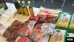 14일 서울 성균관대에서 열린 '평화통일 한마당' 행사에서 북한 장마당이 재현되었다.