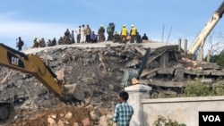 រូបឯកសារ៖ ប្រតិបត្តិការ​ជួយ​សង្រ្គោះ​ជនរងគ្រោះ​ពី​ការ​បាក់​អគារ​មួយ​ខ្នង​នៅ​ខេត្ត​កែប កាលពី​ថ្ងៃសៅរ៍ ទី០៤ ខែមករា ឆ្នាំ២០២០។ (ស៊ុន ណារិន/VOA)