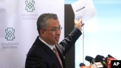 Khazanah Nasional managing director Azman Mokthar announces Malaysia Airlines reforms in Kuala Lumpur, Aug. 29, 2014. 