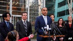 นิค บราวน์ อัยการสูงสุดรัฐวอชิงตัน แถลงข่าวหลังทราบคำตัดสินของผู้พิพากษาต่อคำสั่งของประธานาธิบดีโดนัลด์ ทรัมป์เรื่องสิทธิ์การเป็นประชาชนอเมริกัน 23 ม.ค. 2025