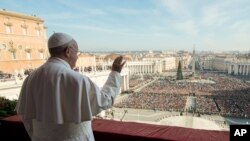 Pope Francis delivers his "Urbi et Orbi" (to the city and to the world) blessing from the central balcony of St. Peter's Basilica at the Vatican, Dec. 25, 2015. 