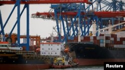 Pelabuhan tanjung priok, Jakarta, 11 Januari 2021. (REUTERS/Willy Kurniawan)