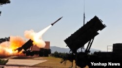 지난 16일 한국 대천 대공사격장에서 열린 '방공유도탄 실사격 대회'에서 패트리엇 미사일이 발사되고 있다.